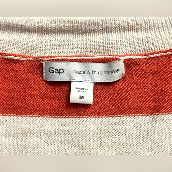 GAP made with Cashmere Women’s Striped V-Neck Sweater Size Medium - Picture 4 of 12